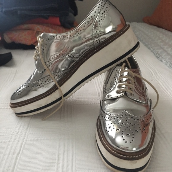 Zara platform wing tip sneaker style shoe, size 8